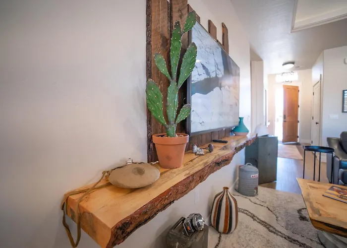 Searchers Hideaway At Kabab - New West Properties