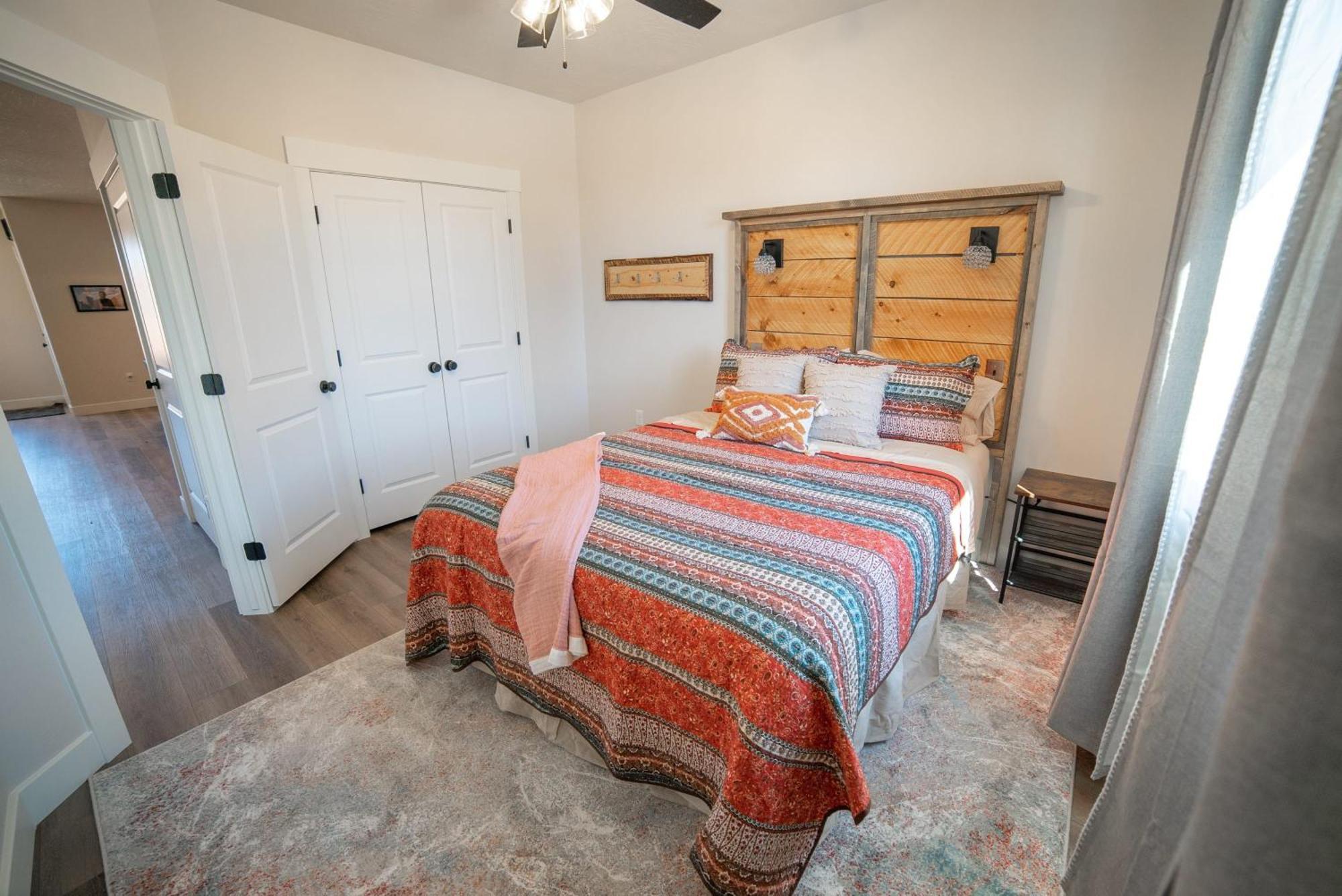 Searchers Hideaway At Kabab - New West Holiday home *